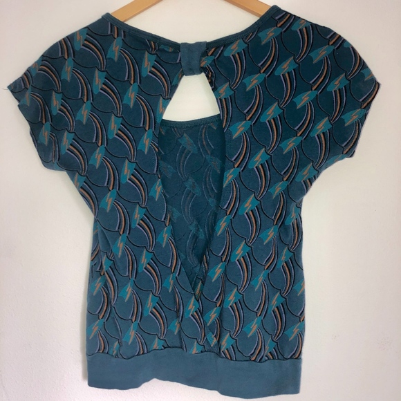 Cute top, keyhole back - Picture 2 of 4